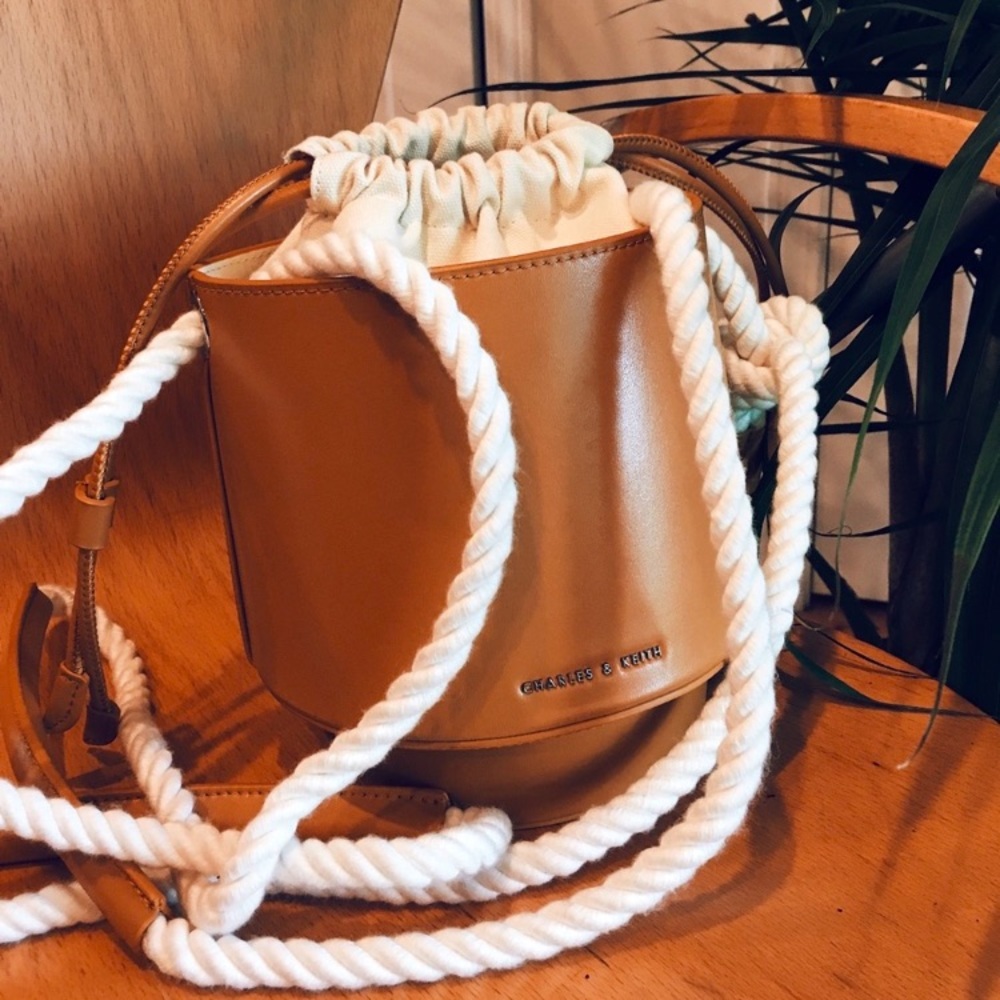 Bucket bag - Picture 2 of 6